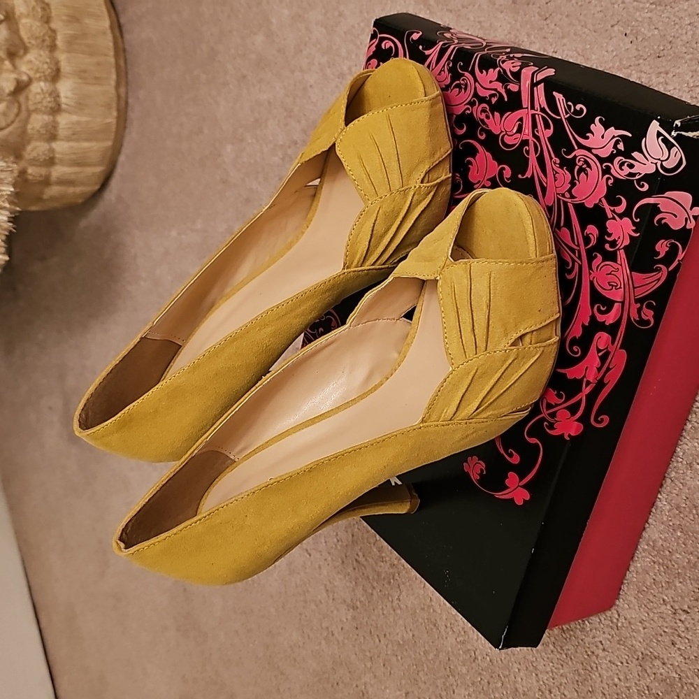BRAND NEW LIME GREEN FAUX SUEDE HEELS